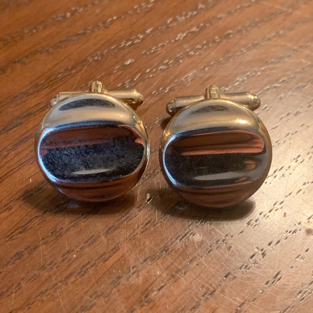 Men’s Classic Round Rippled Cufflinks - Picture 2 of 3